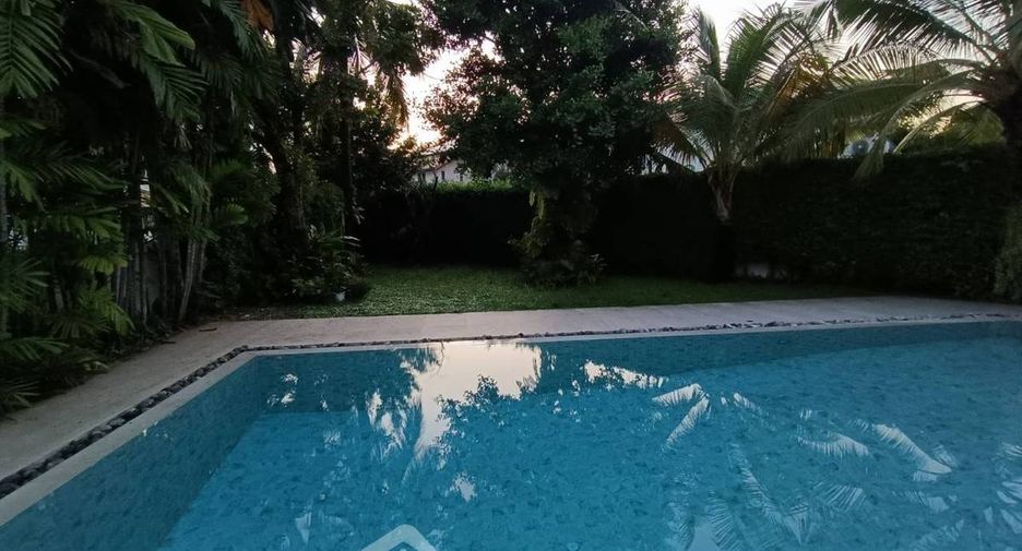 Haus zur Miete mit 4 Zimmer in Bang Kapi, Bangkok