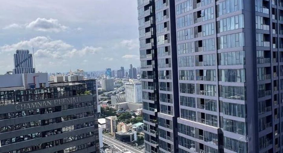 For rent 2 bedrooms condo in Huai Khwang, Bangkok