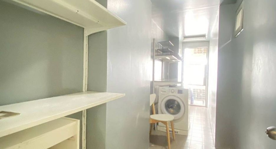 For rent 2 bedrooms condo in Huai Khwang, Bangkok