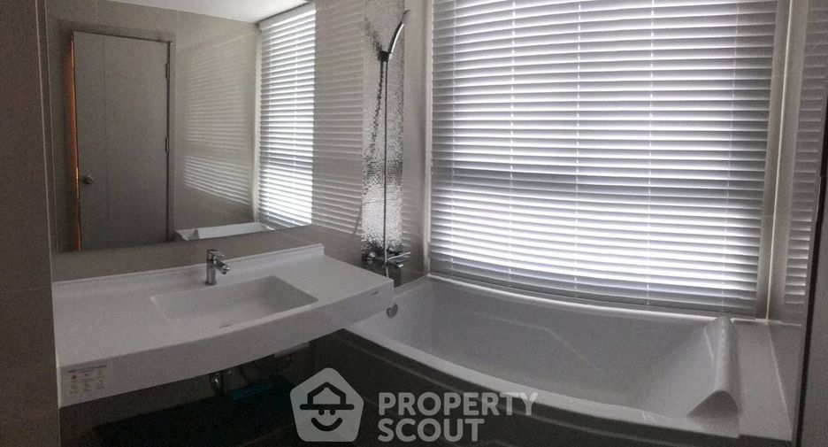 For rent 2 bedrooms condo in Phra Khanong, Bangkok