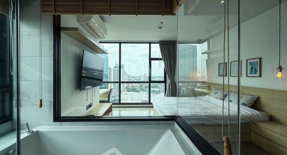 For rent 2 bedrooms condo in Watthana, Bangkok