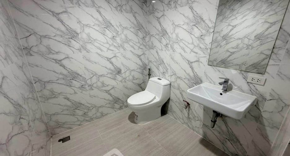 For rent 3 bedrooms condo in Watthana, Bangkok