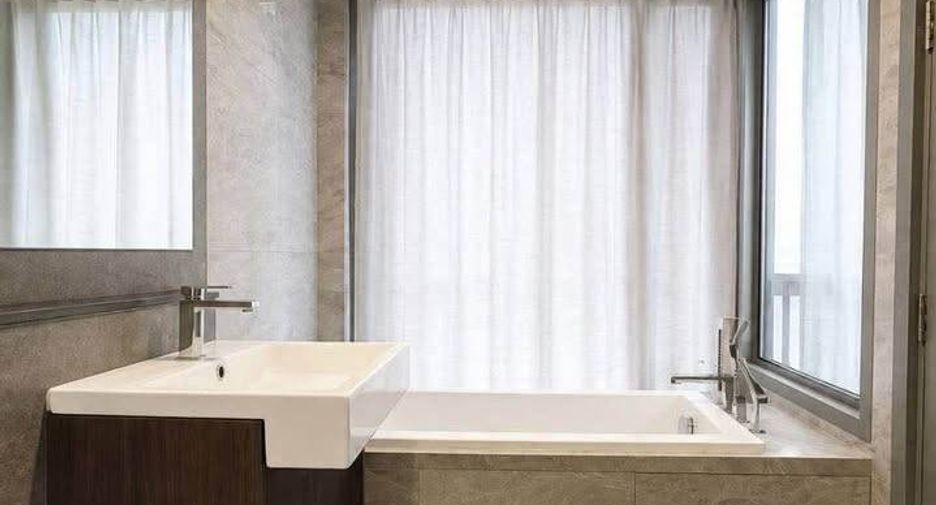 For rent 2 bedrooms condo in Watthana, Bangkok