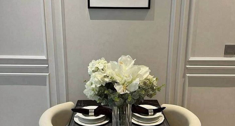 For rent 2 bedrooms condo in Bang Rak, Bangkok
