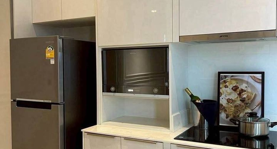 For rent 2 bedrooms condo in Bang Rak, Bangkok