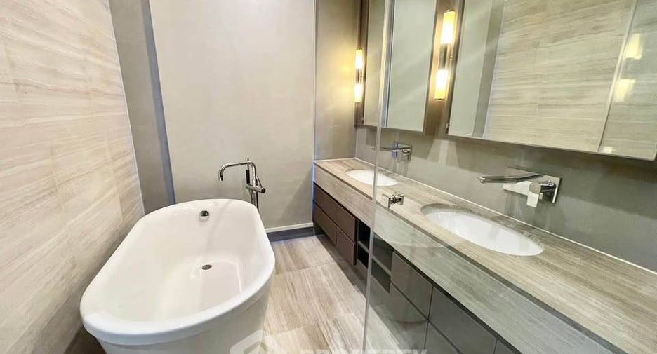 For rent 2 bedrooms condo in Sathon, Bangkok