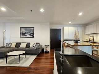 For sale そして for rent 2 ベッドルーム condo in Huai Khwang, Bangkok