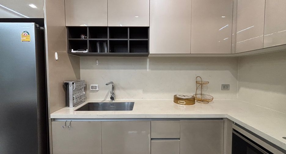 For rent 3 bedrooms condo in Khlong Toei, Bangkok