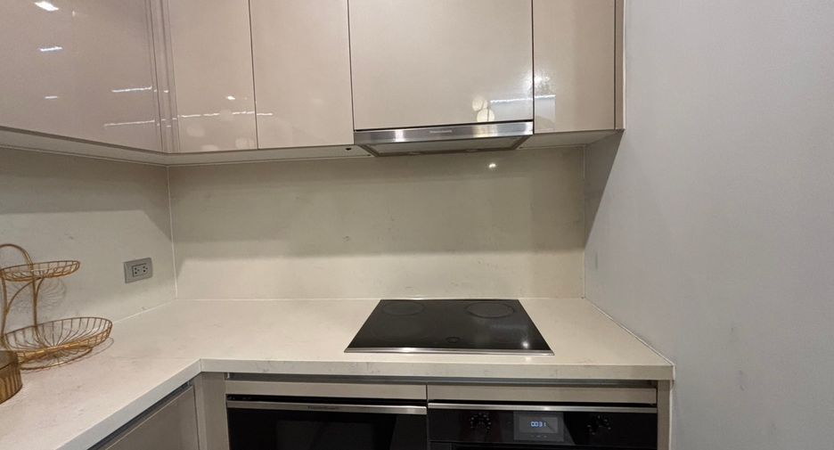 For rent 3 bedrooms condo in Khlong Toei, Bangkok