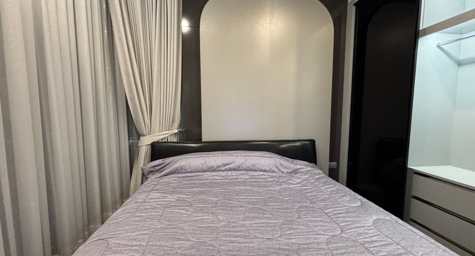 For rent 3 bedrooms condo in Khlong Toei, Bangkok