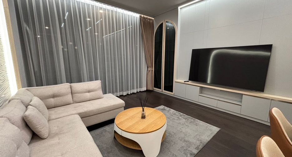 For rent 3 bedrooms condo in Khlong Toei, Bangkok