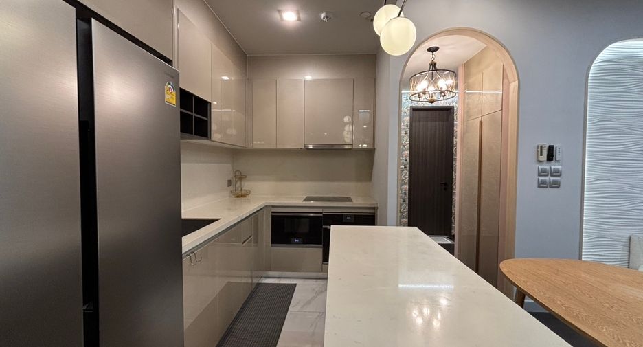 For rent 3 bedrooms condo in Khlong Toei, Bangkok