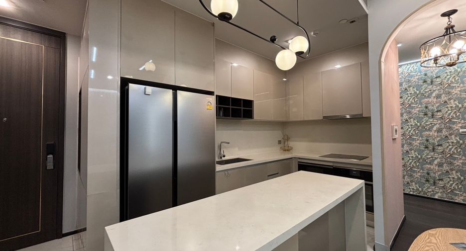 For rent 3 bedrooms condo in Khlong Toei, Bangkok
