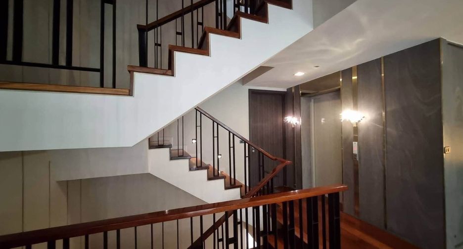 Casa en venta y en alquiler de 4 habitaciones en Watthana, Bangkok