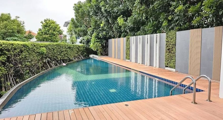 Haus zur Miete mit 4 Zimmer in Prawet, Bangkok