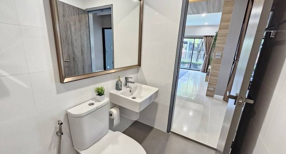 Haus zur Miete mit 4 Zimmer in Prawet, Bangkok