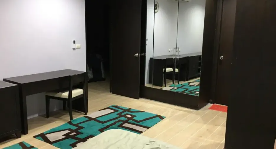 For rent 2 bedrooms condo in Khlong Toei, Bangkok