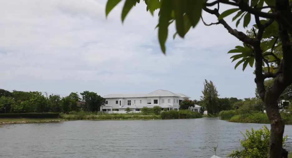 ขาย 6 ห้องนอน วิลล่า ใน บางพลี, สมุทรปราการ