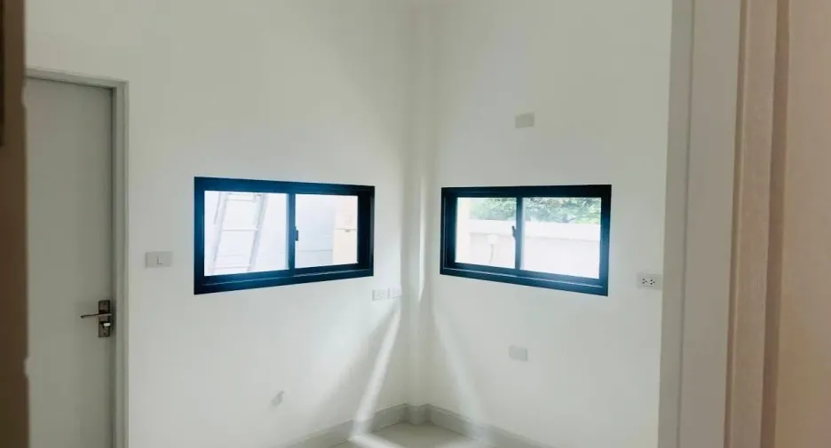 For sale 4 bedrooms house in Saphan Sung, Bangkok