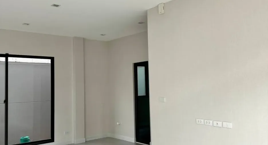 For sale 4 bedrooms house in Saphan Sung, Bangkok