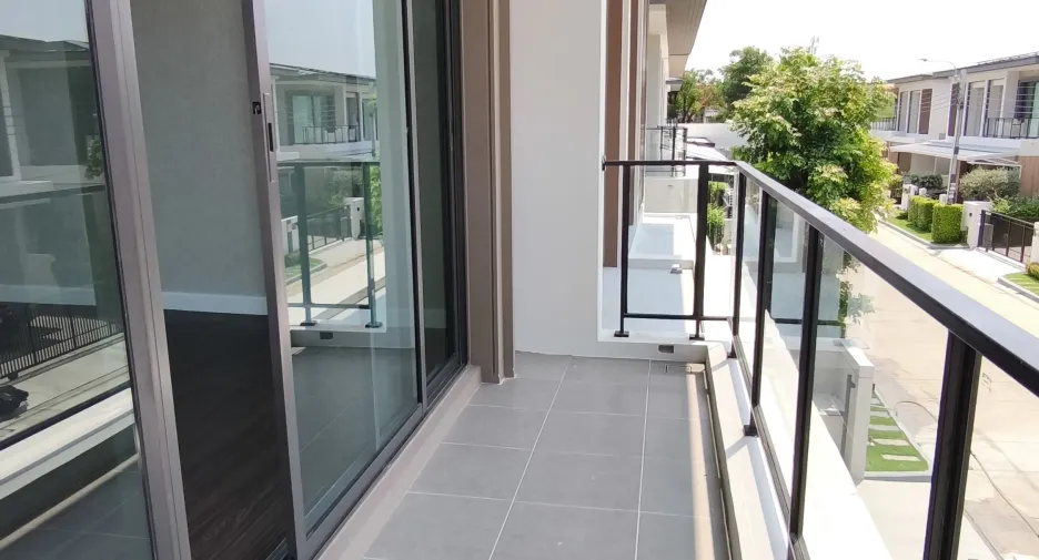 For sale 4 bedrooms house in Saphan Sung, Bangkok