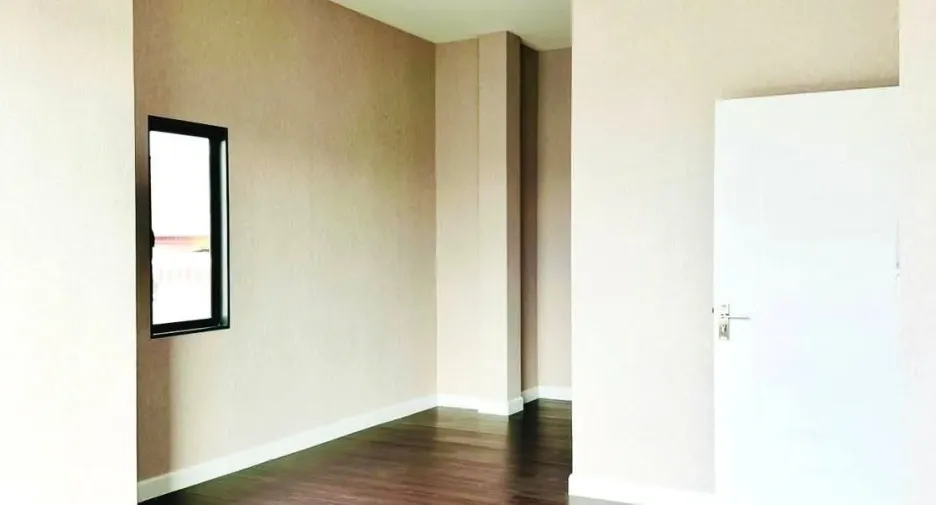 For sale 4 bedrooms house in Saphan Sung, Bangkok