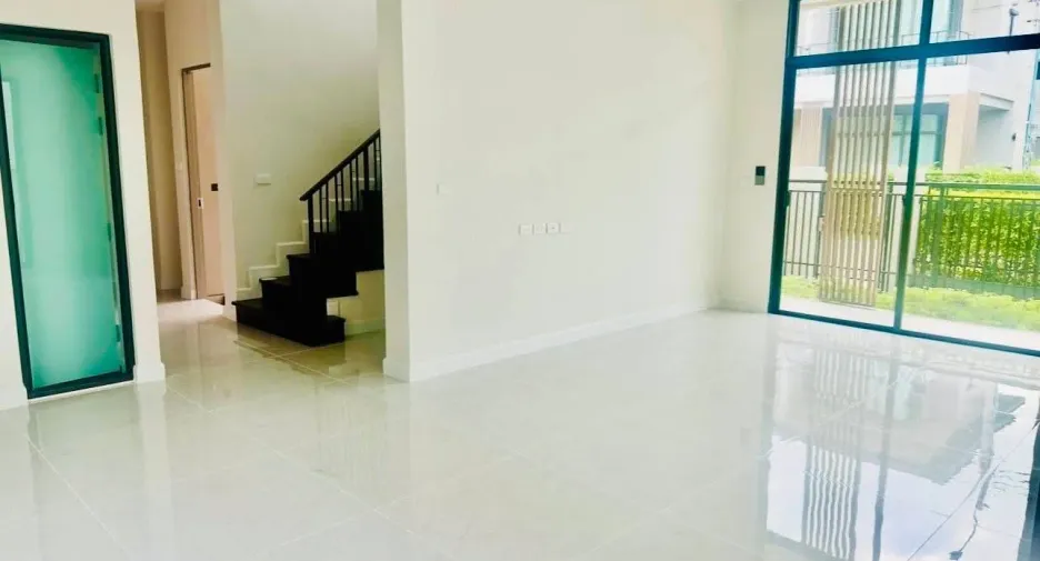 For sale 4 bedrooms house in Saphan Sung, Bangkok