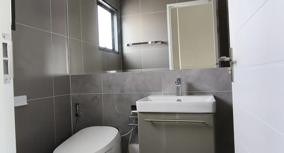 For sale 4 bedrooms house in Saphan Sung, Bangkok