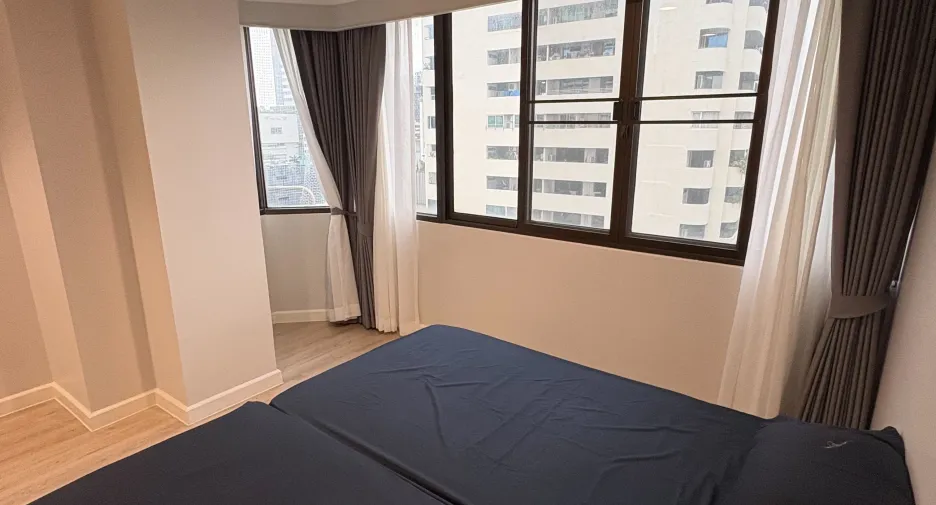 For rent 2 bedrooms condo in Khlong Toei, Bangkok