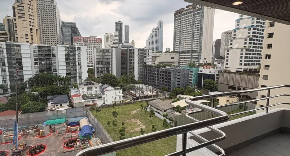 For rent 2 bedrooms condo in Khlong Toei, Bangkok