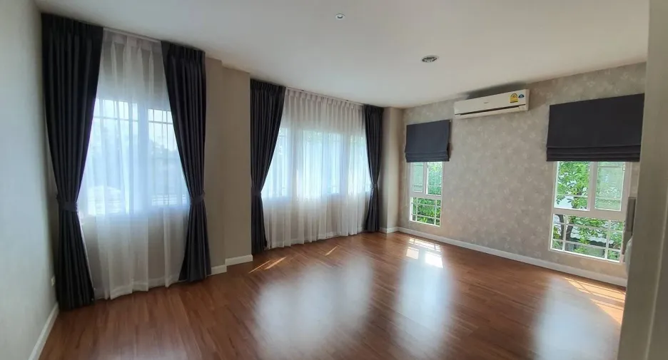 Haus zur Miete mit 3 Zimmer in Bang Kapi, Bangkok