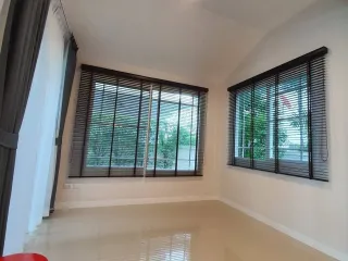 Haus zur Miete mit 3 Zimmer in Bang Kapi, Bangkok