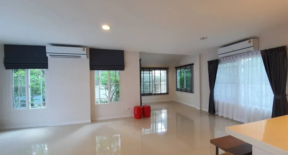 Haus zur Miete mit 3 Zimmer in Bang Kapi, Bangkok