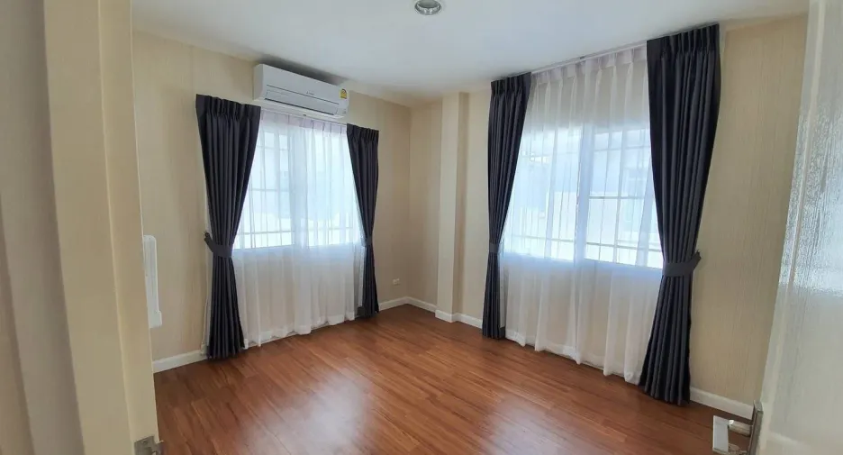 Haus zur Miete mit 3 Zimmer in Bang Kapi, Bangkok