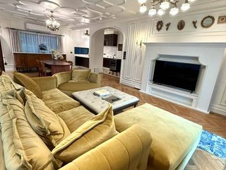 Haus zur Miete mit 4 Zimmer in Bang Kapi, Bangkok
