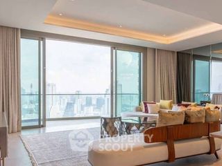 For rent 3 ベッドルーム condo in Khlong San, Bangkok
