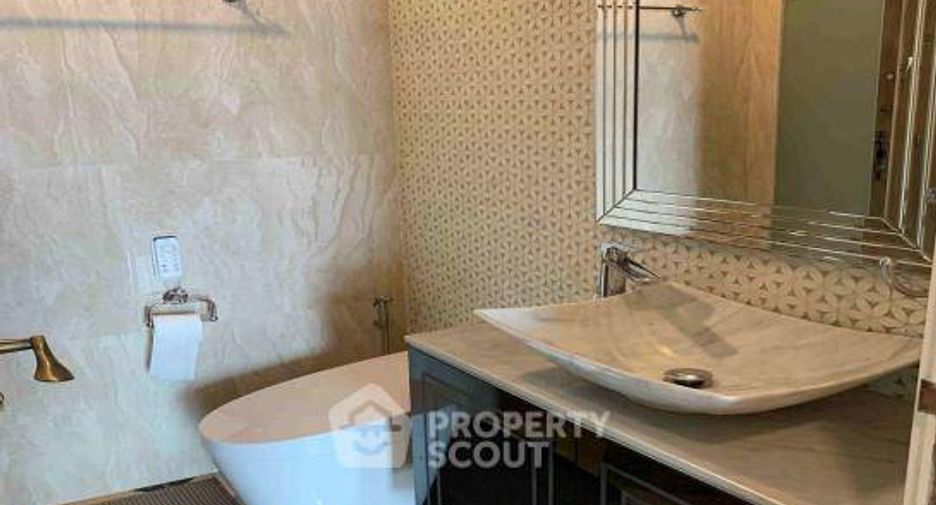 For sale 2 ベッドルーム condo in Yan Nawa, Bangkok