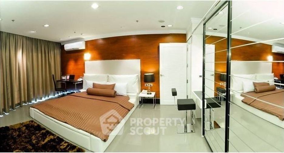 For rent 2 bedrooms condo in Watthana, Bangkok