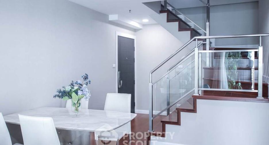 Wohnung zur Miete mit 3 Zimmer in Huai Khwang, Bangkok
