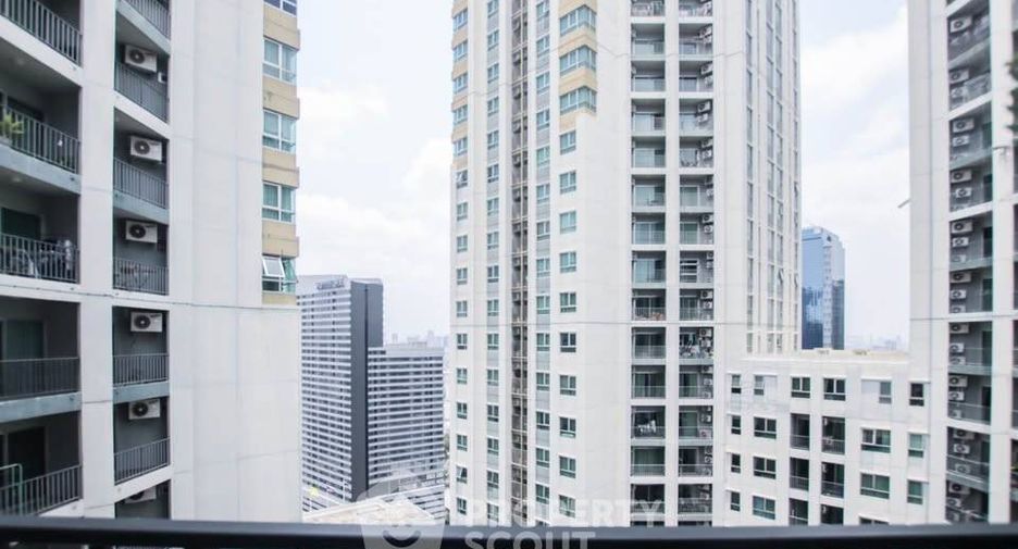 Wohnung zur Miete mit 3 Zimmer in Huai Khwang, Bangkok