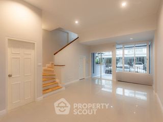 Casa adosada en venta de 3 habitaciones en Prawet, Bangkok