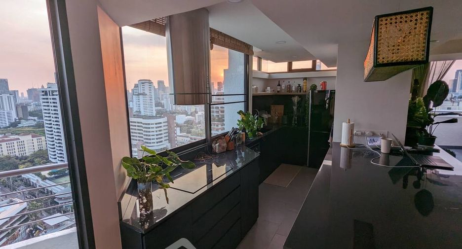 For sale 2 bedrooms condo in Watthana, Bangkok