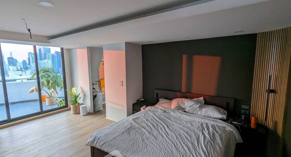 For sale 2 bedrooms condo in Watthana, Bangkok