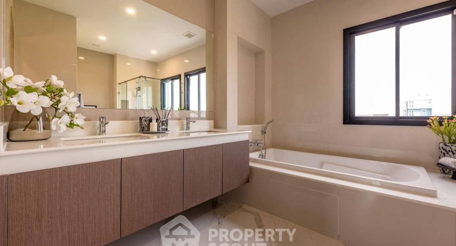 For sale 5 bedrooms house in Bang Khen, Bangkok