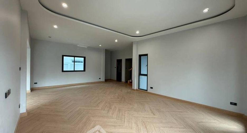 For sale 4 bedrooms villa in Bang Lamung, Chonburi
