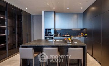 For sale 3 bedrooms condo in Khlong Toei, Bangkok