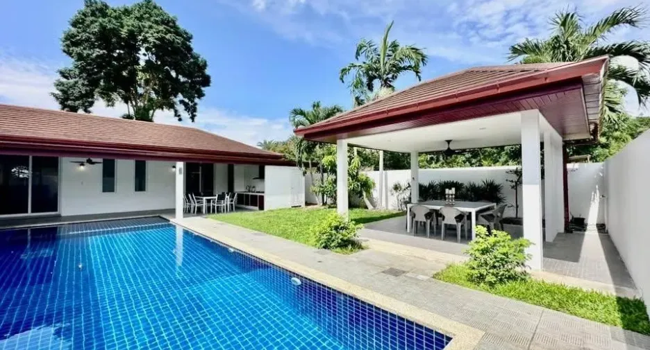 À louer 4 chambres villa à Bang Lamung, Chonburi
