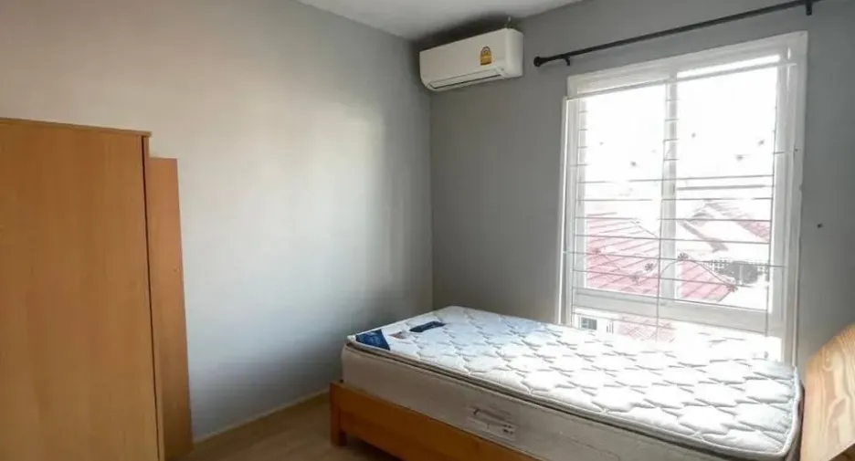 For rent 3 bedrooms townhouse in Mueang Chiang Mai, Chiang Mai