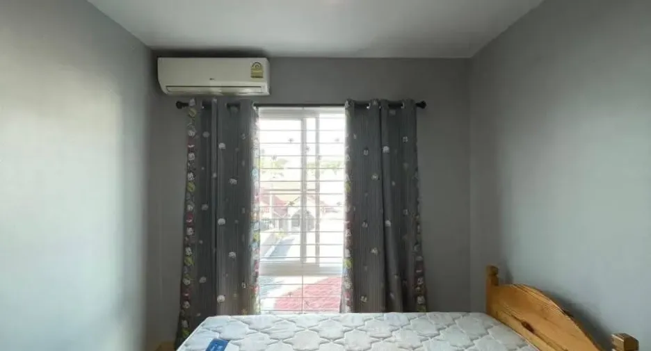 For rent 3 bedrooms townhouse in Mueang Chiang Mai, Chiang Mai