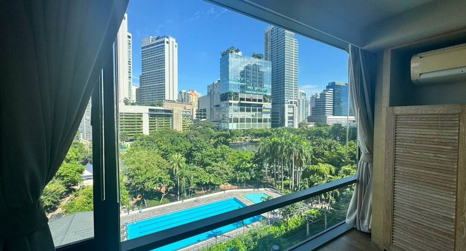 For rent 3 bedrooms condo in Pathum Wan, Bangkok